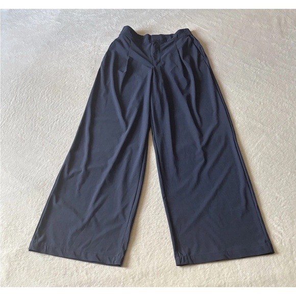 Athleta Pinnacle Pleated High Waisted Trousers - Picture 4 of 7